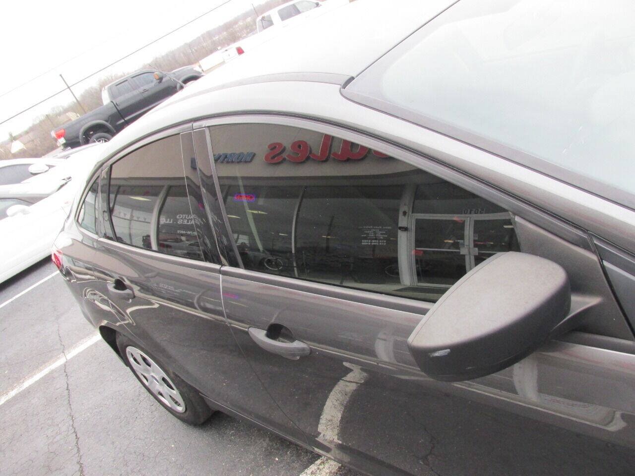 Used 2018 Ford Focus S FWD image 40