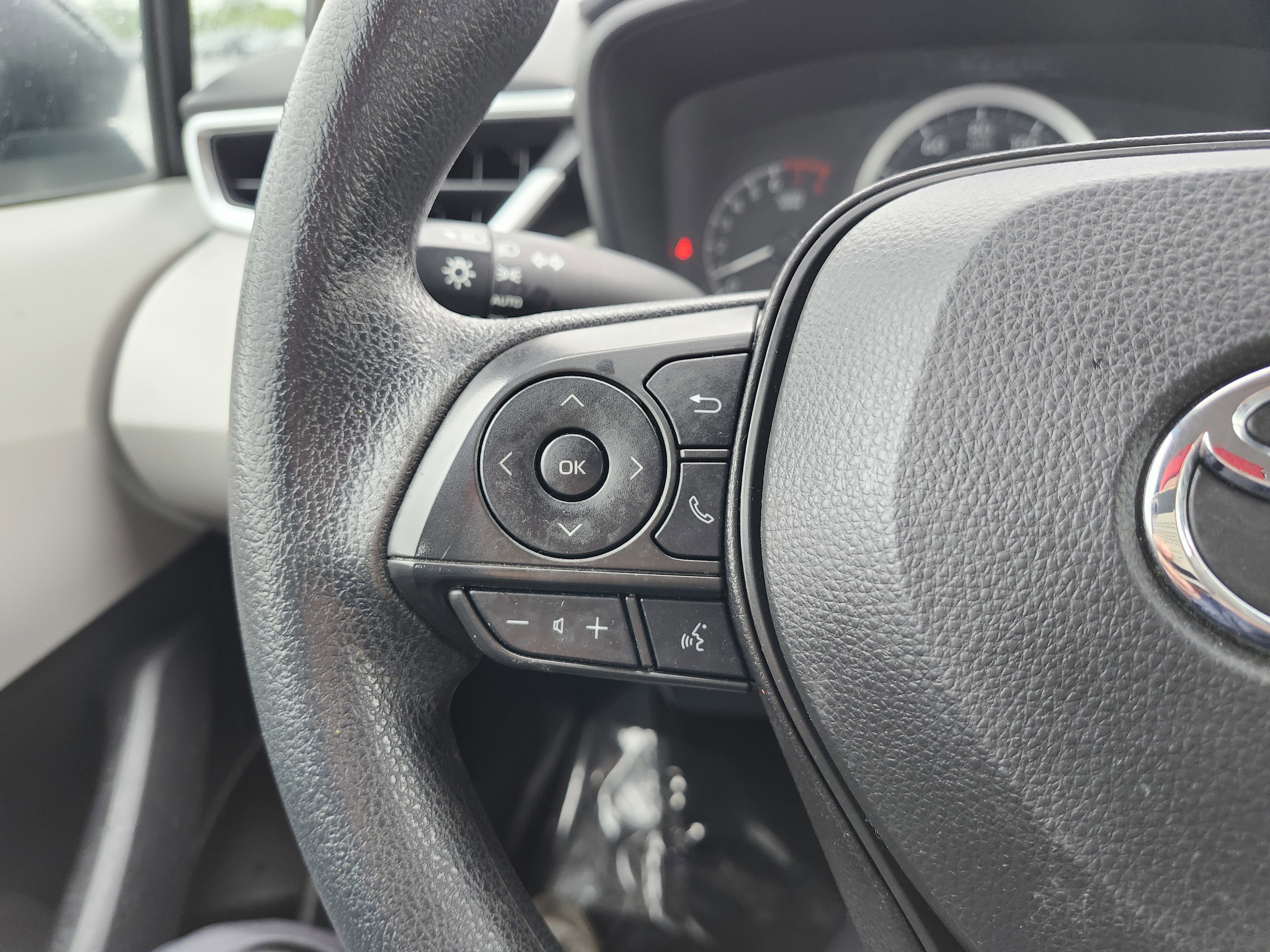 Used 2022 Toyota Corolla LE FWD image 31