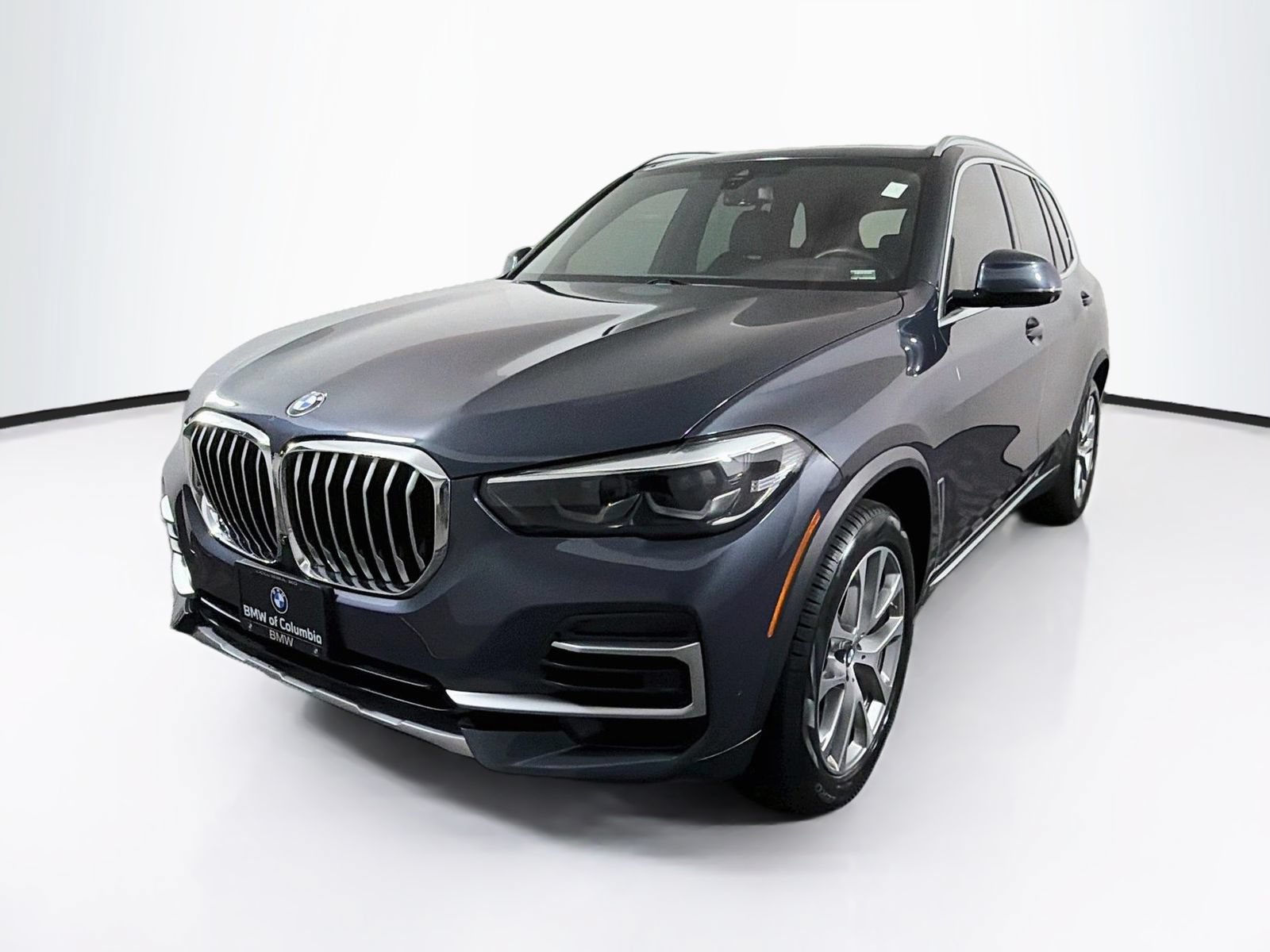 Used 2022 BMW X5 xDrive40i w/ Parking Assistance Package AWD/4WD image 3