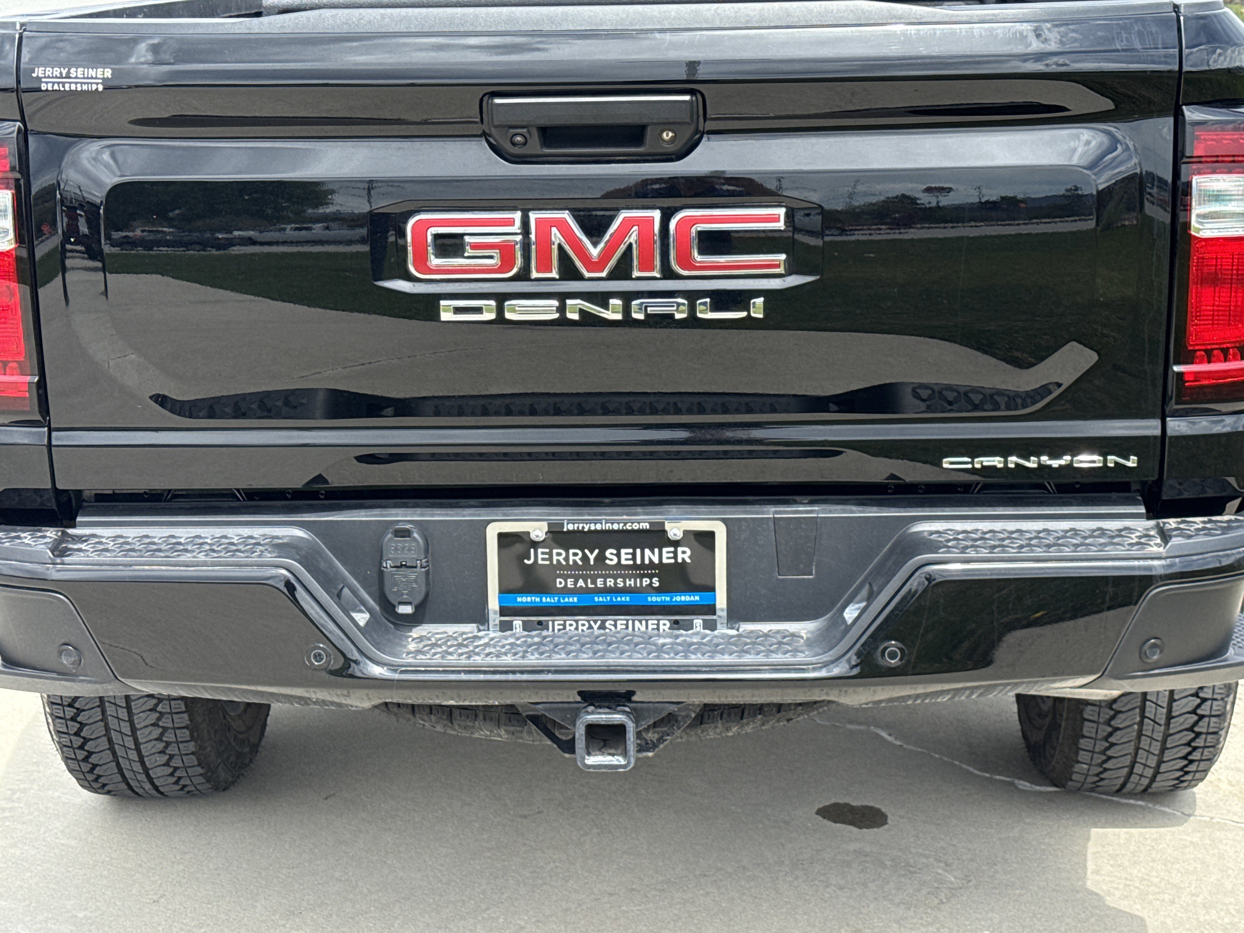 Used 2024 GMC Canyon Denali AWD/4WD image 13
