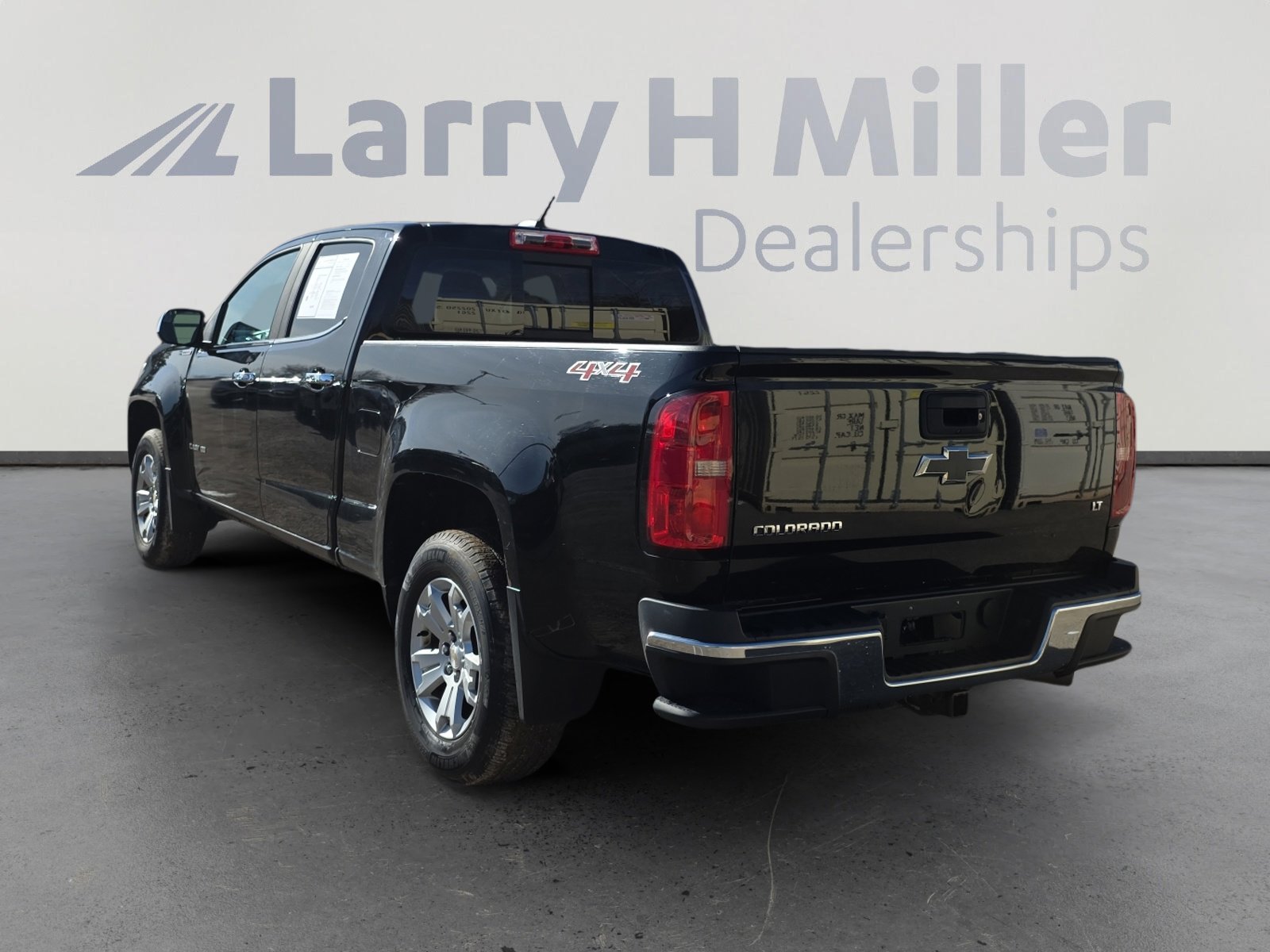 Used 2017 Chevrolet Colorado LT image 3