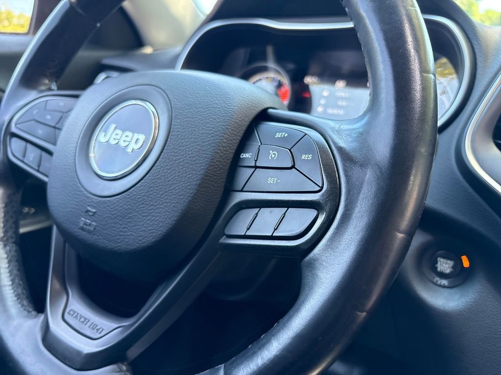 Used 2019 Jeep Cherokee Trailhawk AWD/4WD image 25