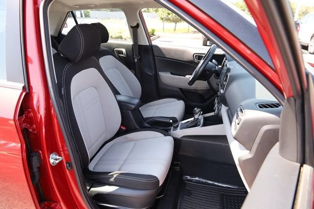 Used 2025 Hyundai Venue SEL FWD image 28