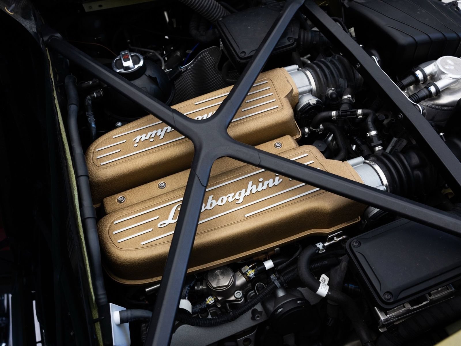Used 2022 Lamborghini Huracan STO RWD image 44