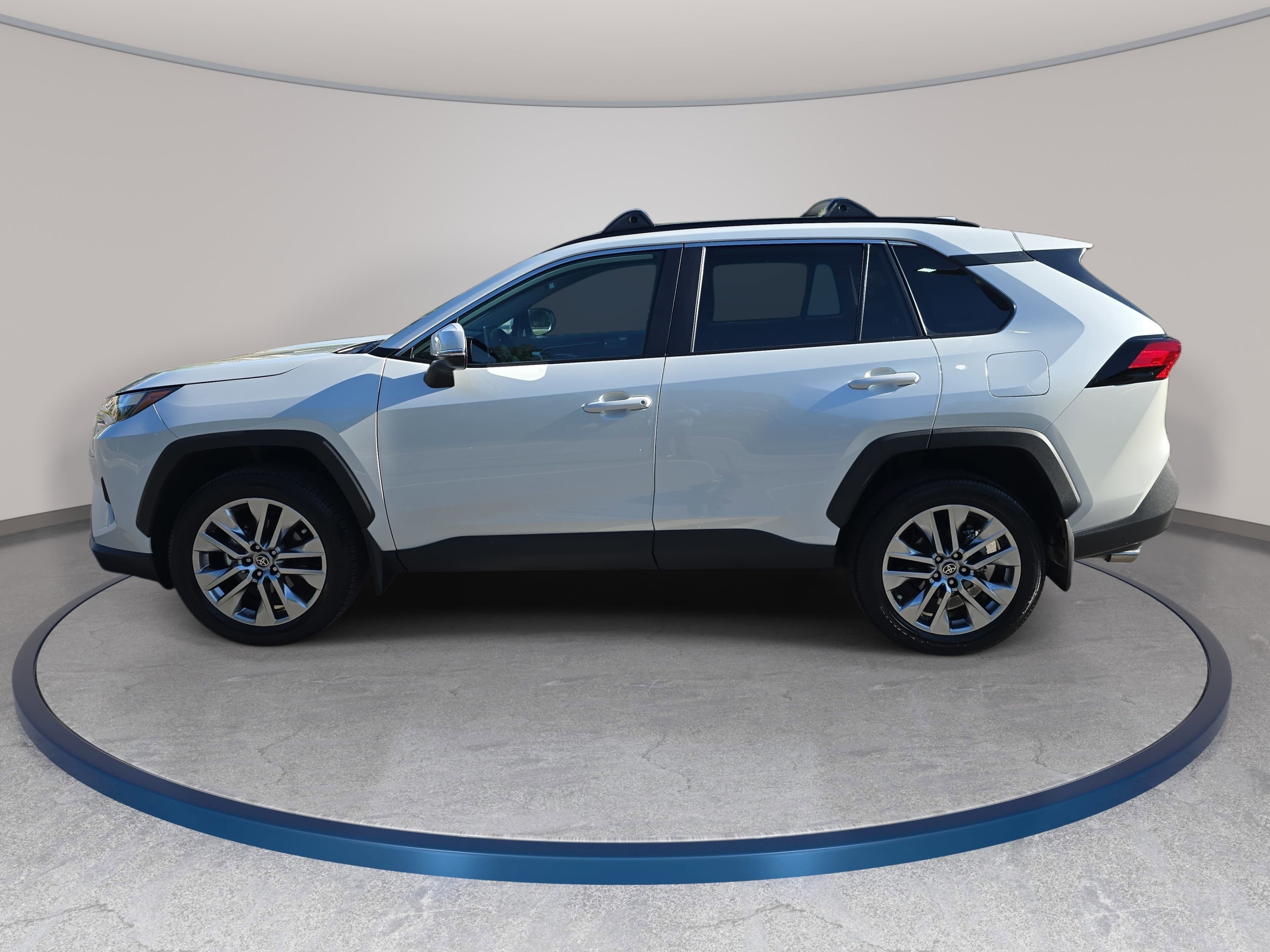 Used 2025 Toyota RAV4 XLE Premium FWD image 8