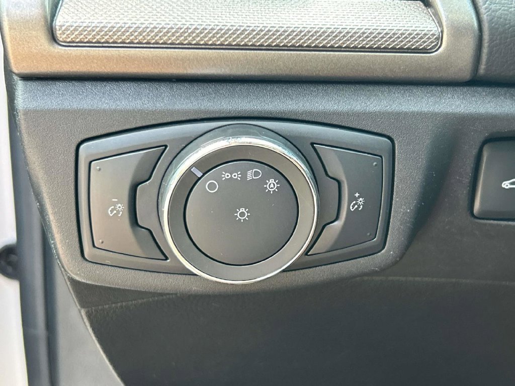Used 2020 Ford Fusion SE FWD image 32