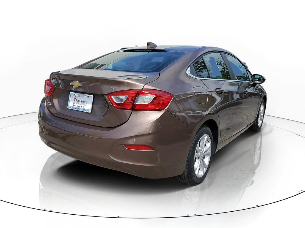Used 2019 Chevrolet Cruze LT w/ Convenience Package image 5