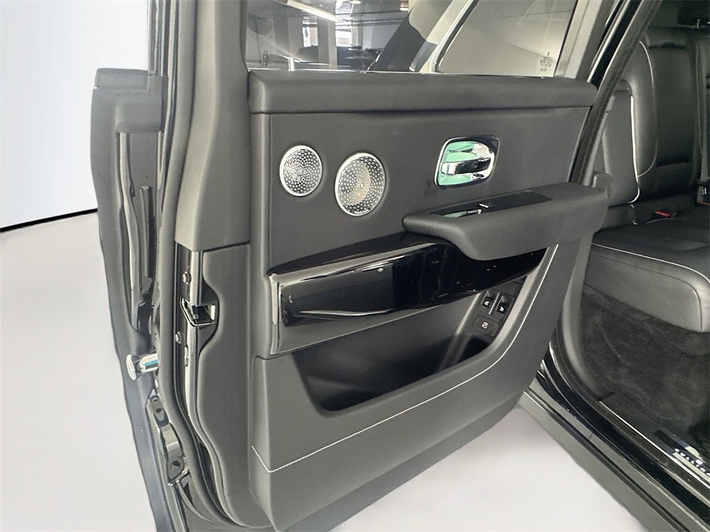 Used 2024 Rolls-Royce Cullinan image 28