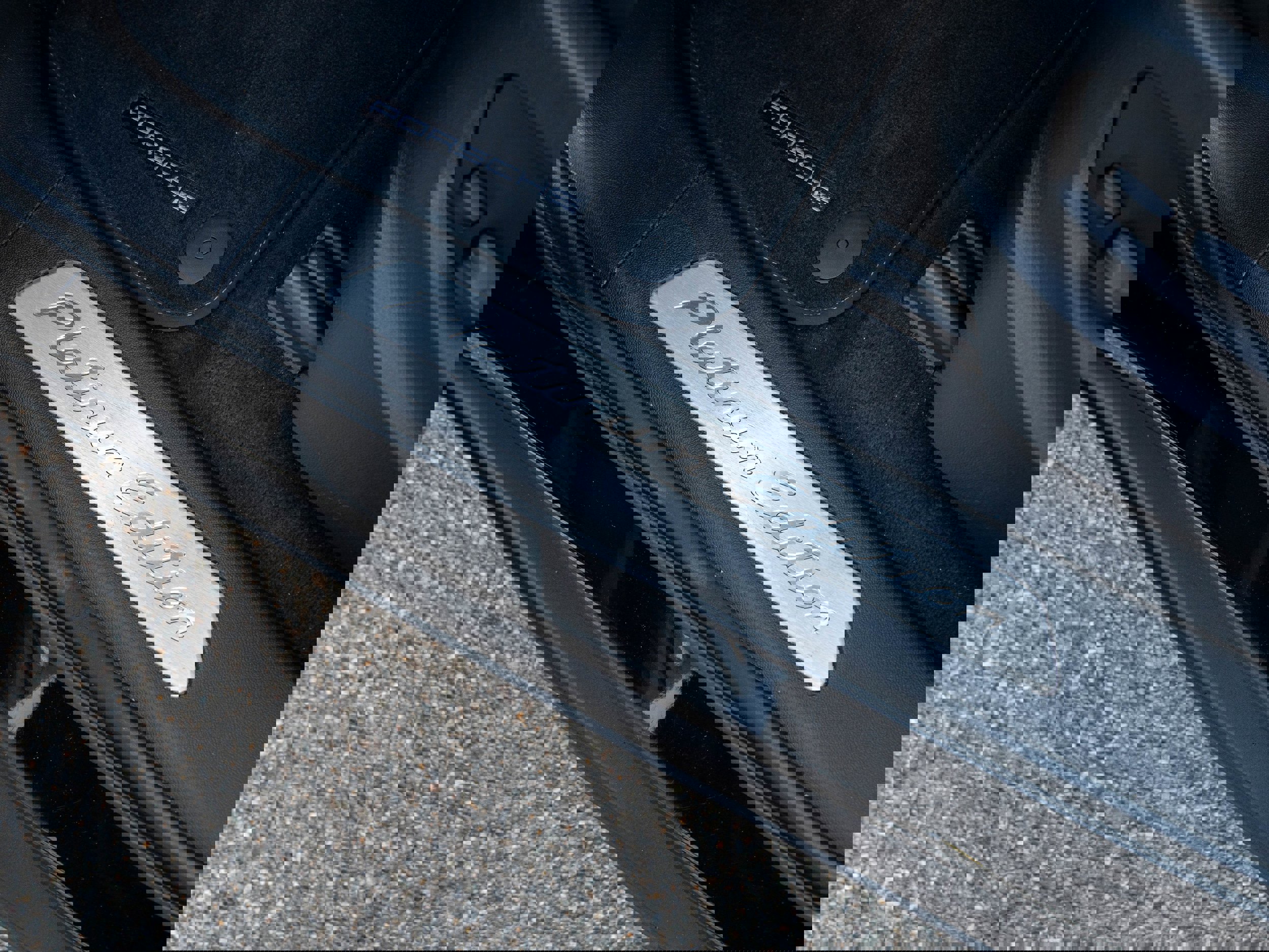 Certified 2023 Porsche Cayenne Platinum Edition image 24