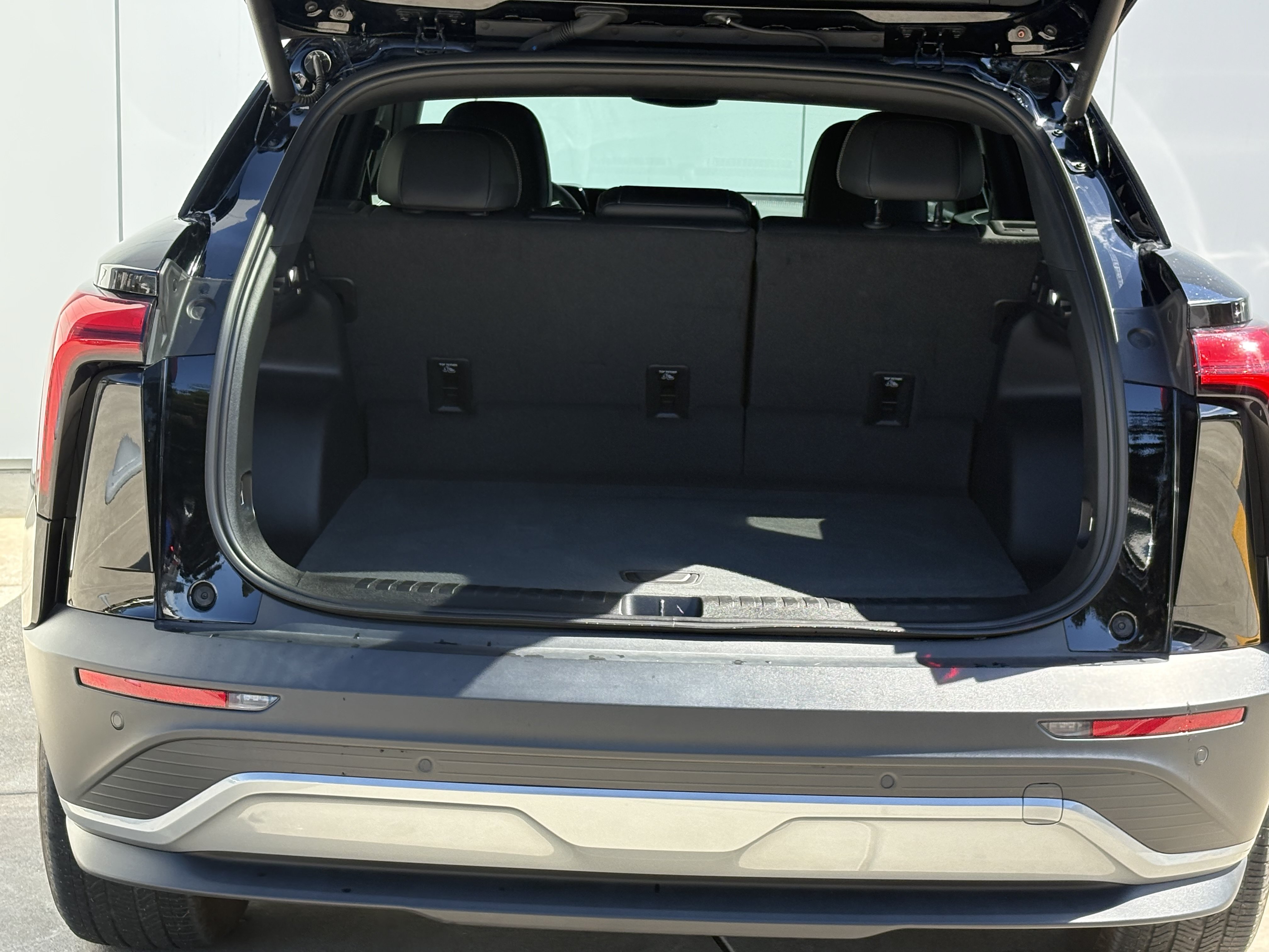 Used 2024 Chevrolet Blazer EV LT AWD/4WD image 9