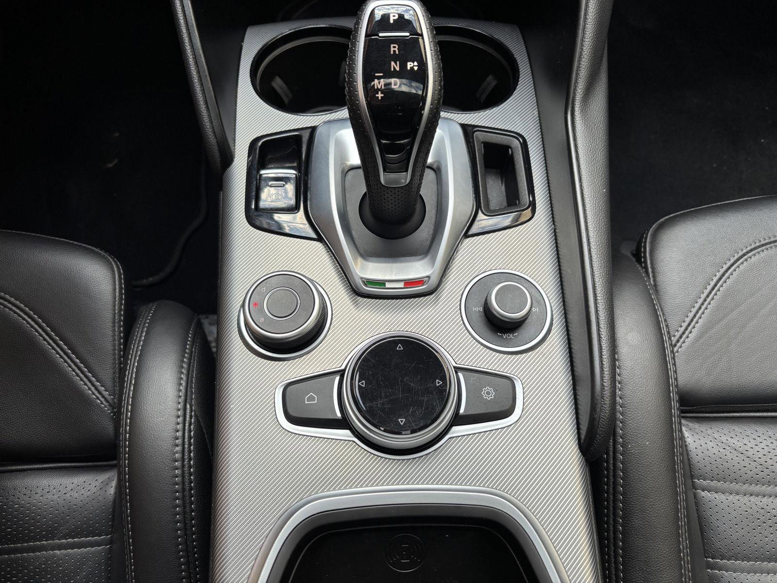 Used 2023 Alfa Romeo Giulia Veloce AWD/4WD image 19