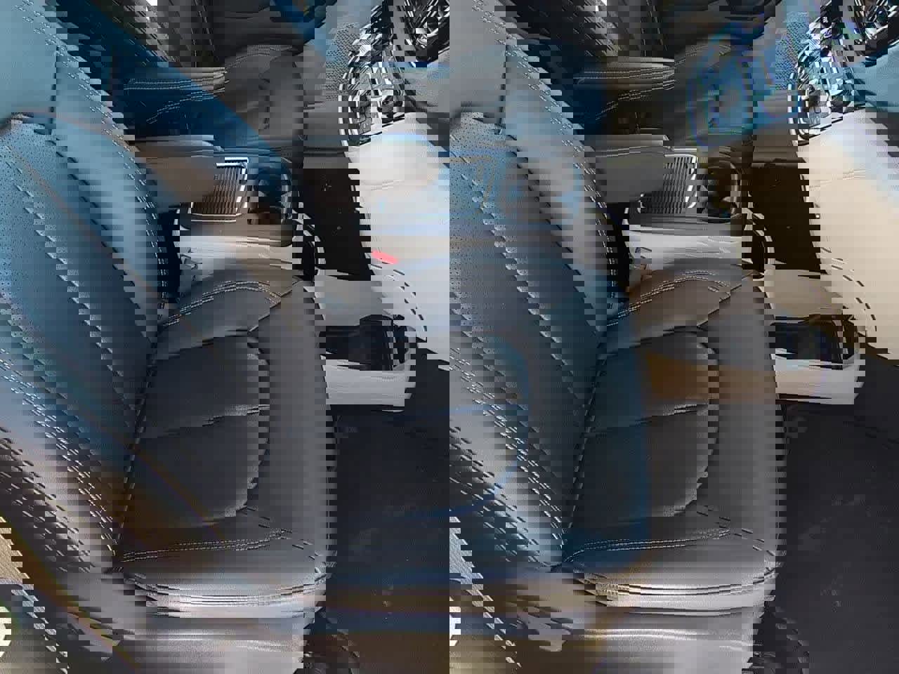 Used 2024 Chrysler Pacifica Touring-L image 14