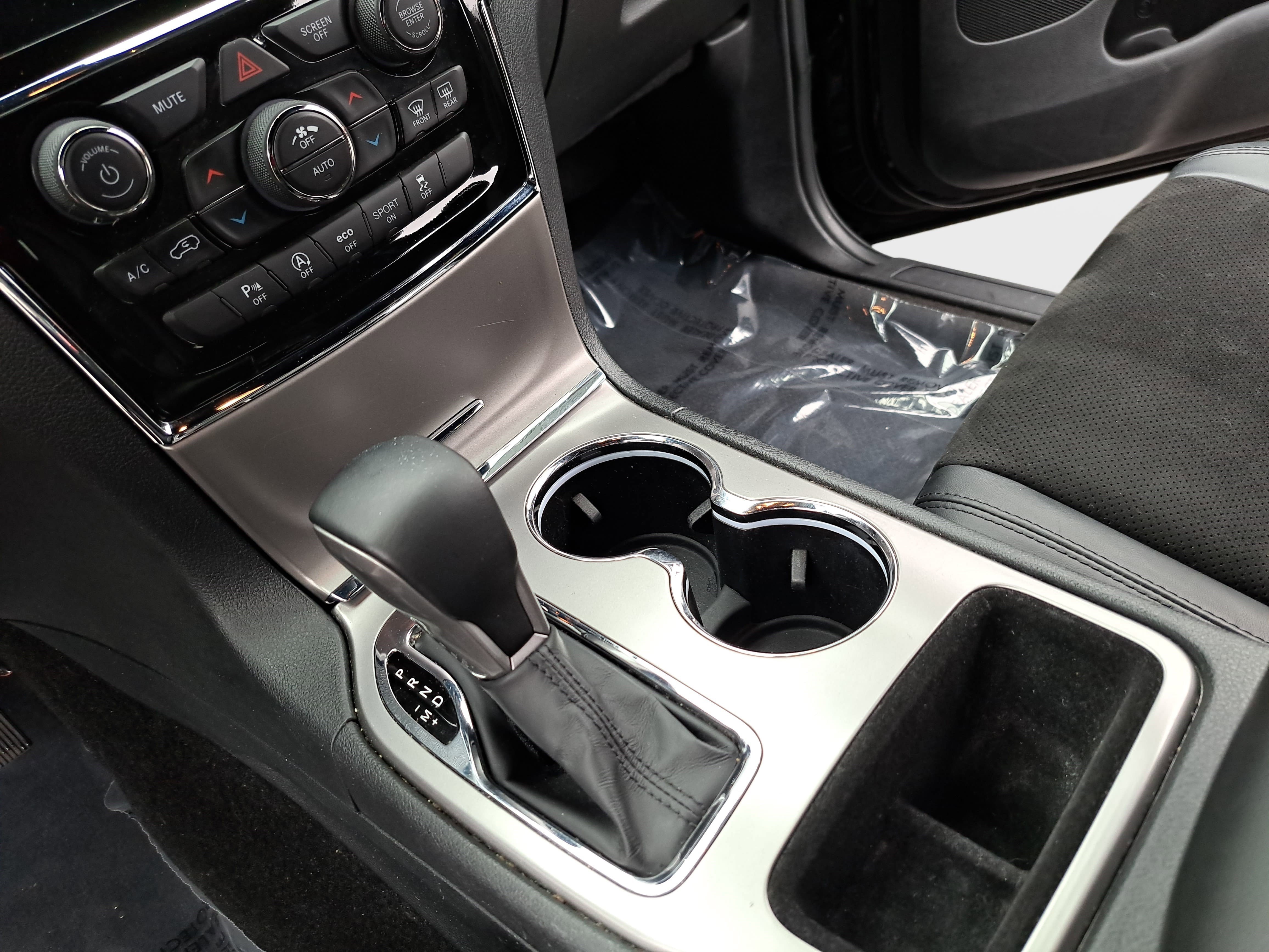 Used 2022 Jeep Grand Cherokee Laredo X image 24