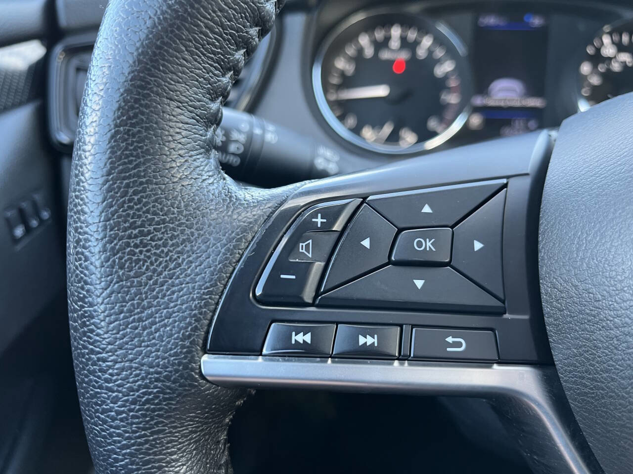 Used 2020 Nissan Rogue SL AWD/4WD image 17