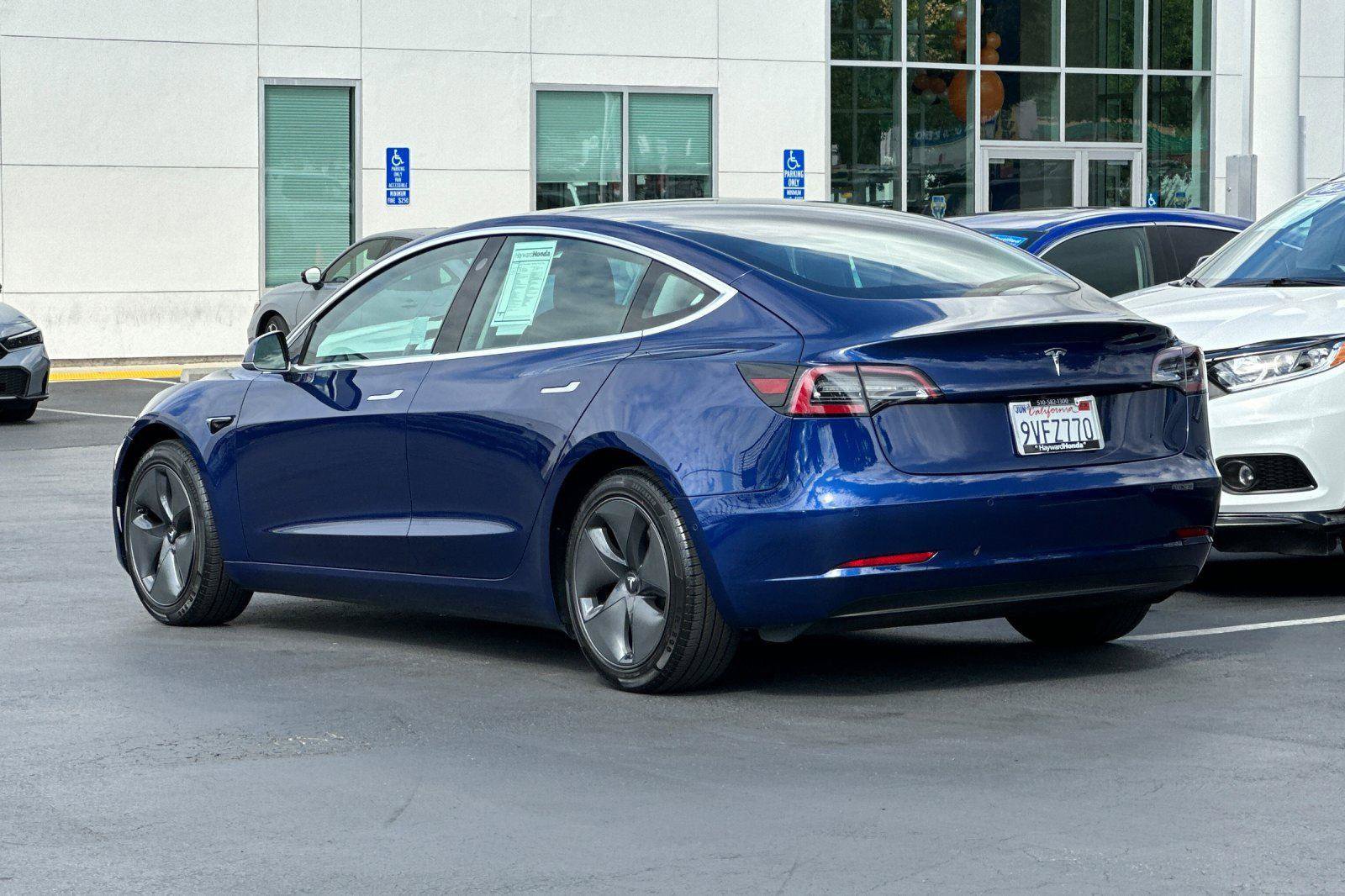 Used 2020 Tesla Model 3 Standard Range Plus image 5