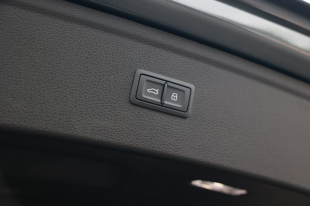 Used 2024 Audi Q5 e Prestige w/ Prestige Package AWD/4WD image 40