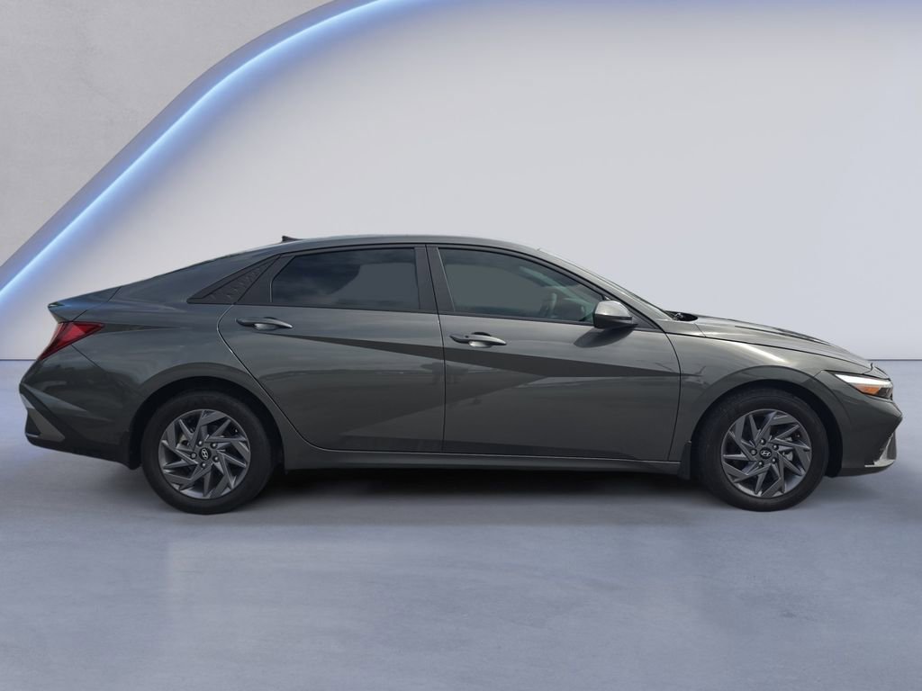 Used 2024 Hyundai Elantra SEL FWD image 6