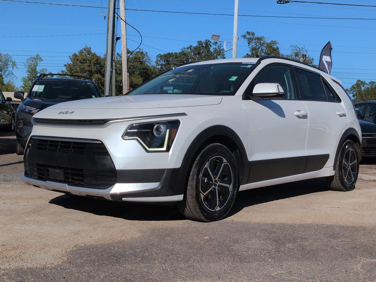 Used 2023 Kia Niro EX FWD image 2