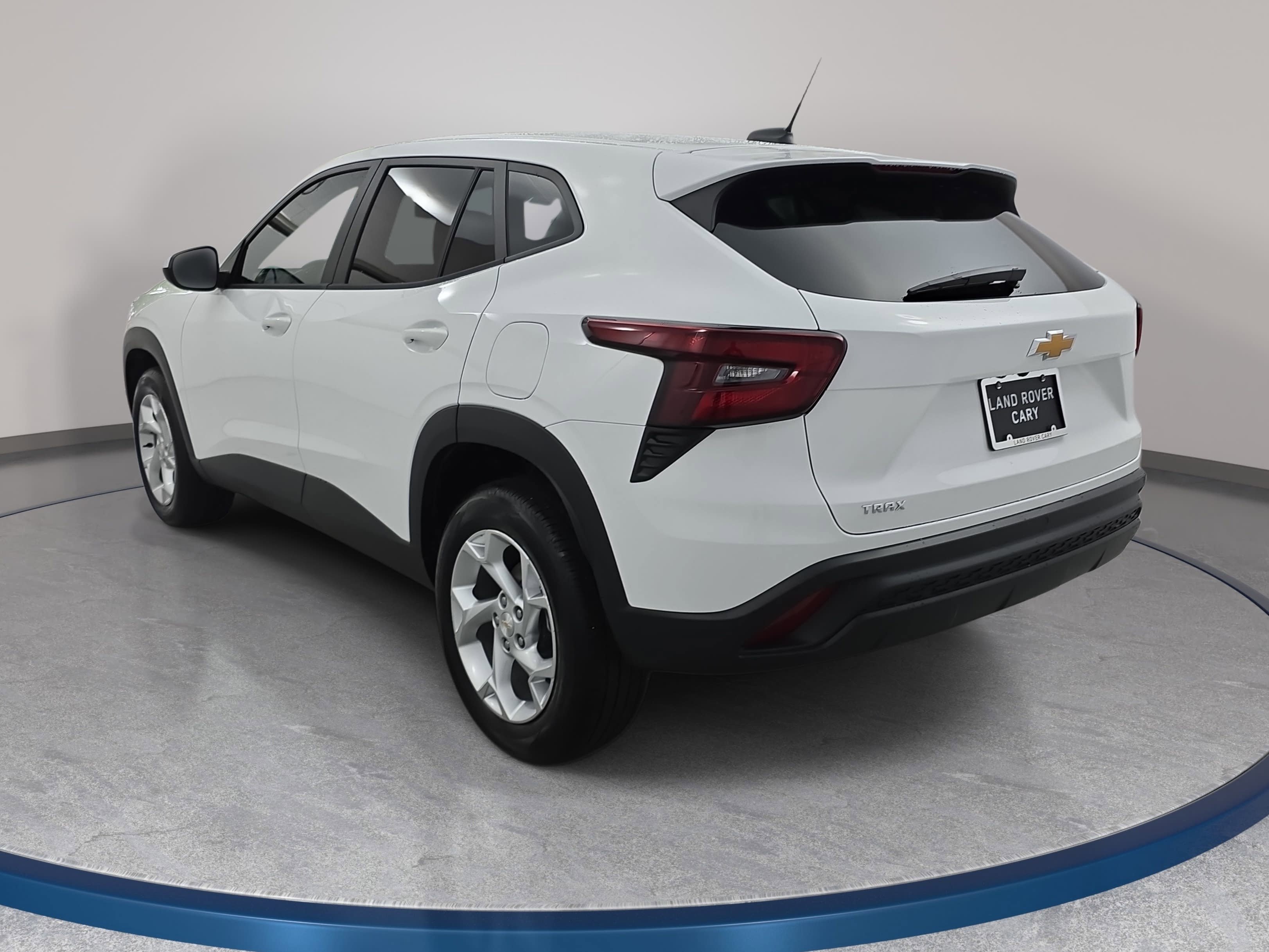 Used 2026 Chevrolet Trax LS w/ LS Convenience Package FWD image 7