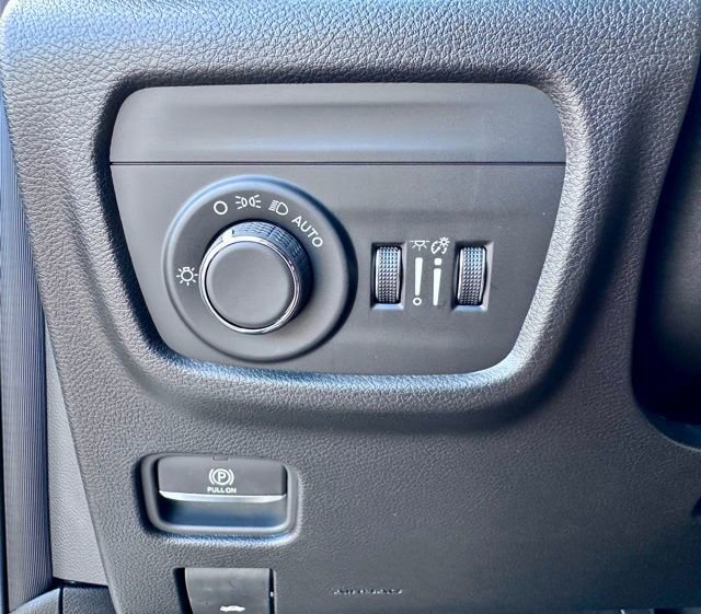 New 2025 Jeep Grand Cherokee L Laredo image 23