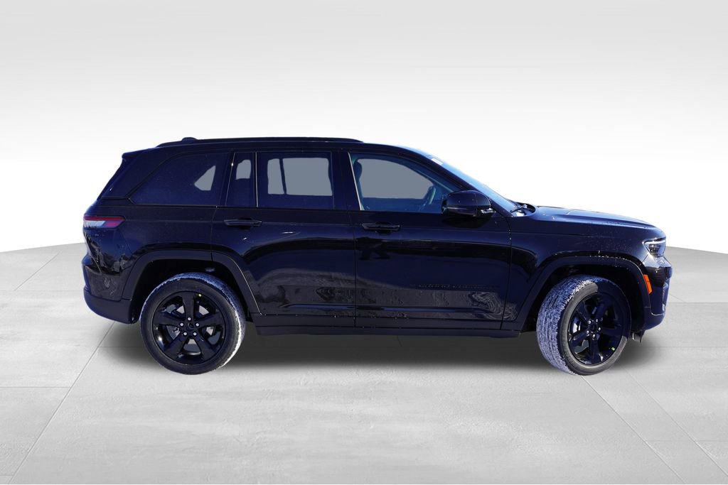 New 2025 Jeep Grand Cherokee Altitude image 2