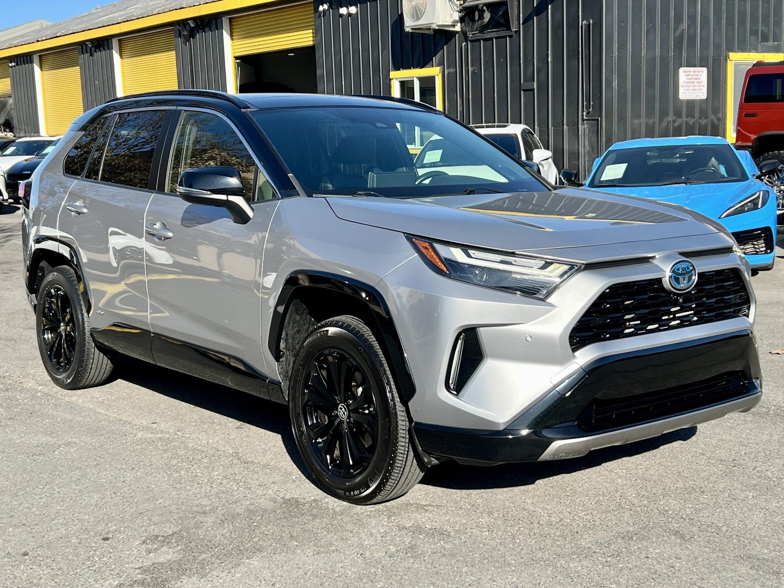 Used 2022 Toyota RAV4 XSE AWD/4WD image 4
