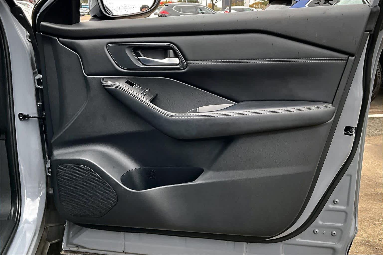 Used 2025 Nissan Rogue SL w/ Tech Package FWD image 22