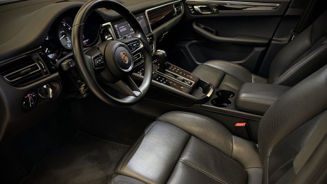 Used 2023 Porsche Macan S AWD/4WD image 4