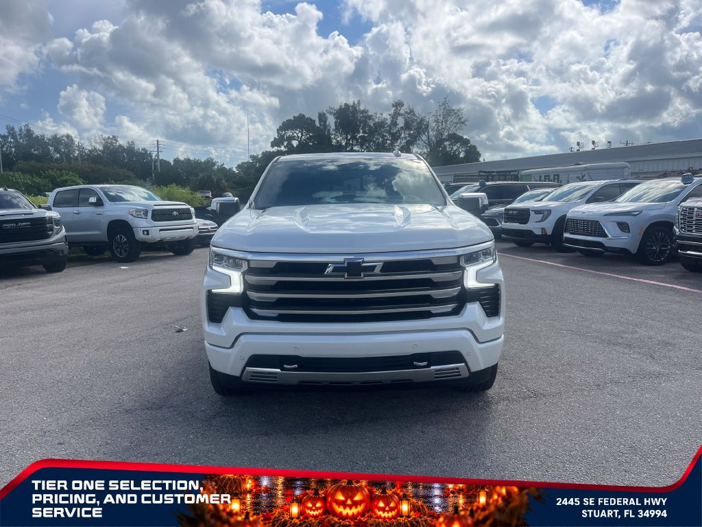 Used 2023 Chevrolet Silverado 1500 High Country w/ Technology Package AWD/4WD image 3