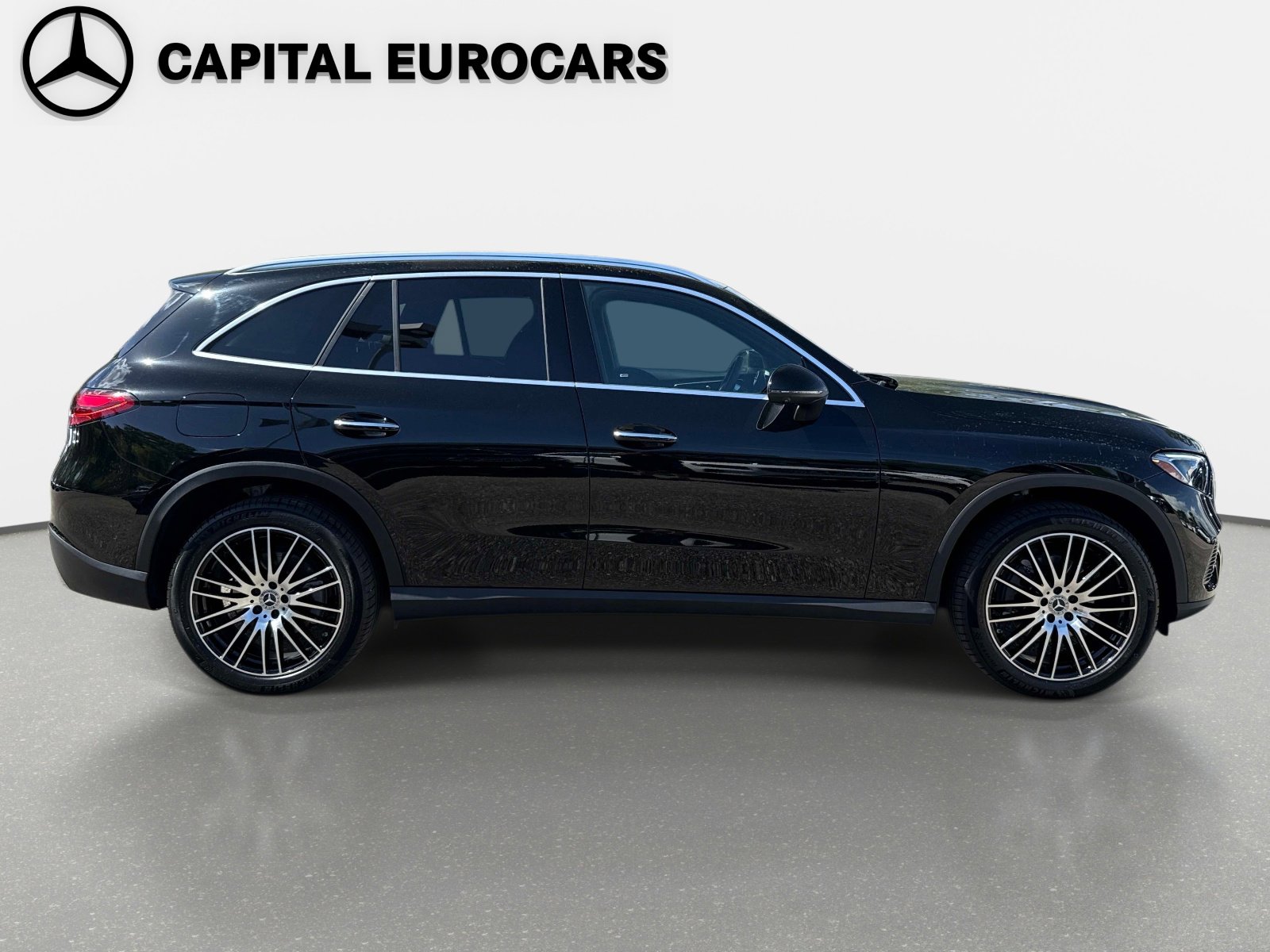 Certified 2025 Mercedes-Benz GLC 300 image 4