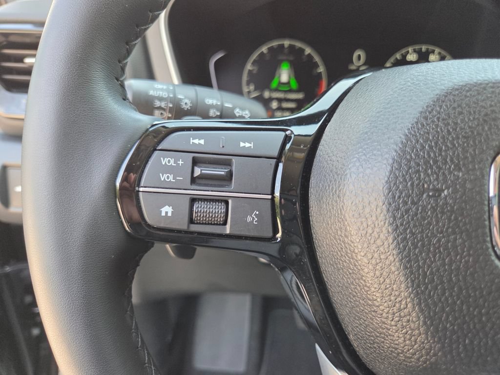 Used 2025 Honda Pilot EX-L image 32