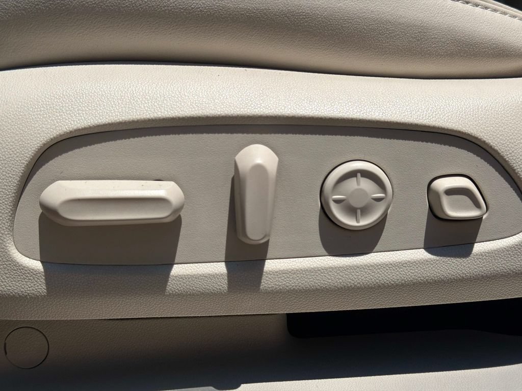 Used 2024 Buick Enclave Avenir FWD image 22