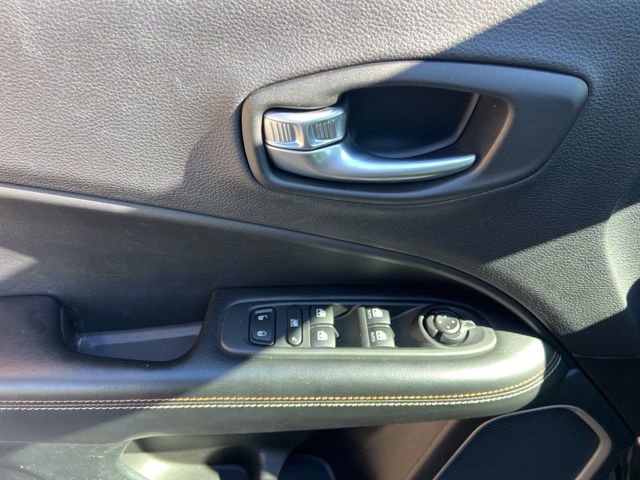 Used 2018 Jeep Compass Latitude w/ Popular Equipment Group image 6