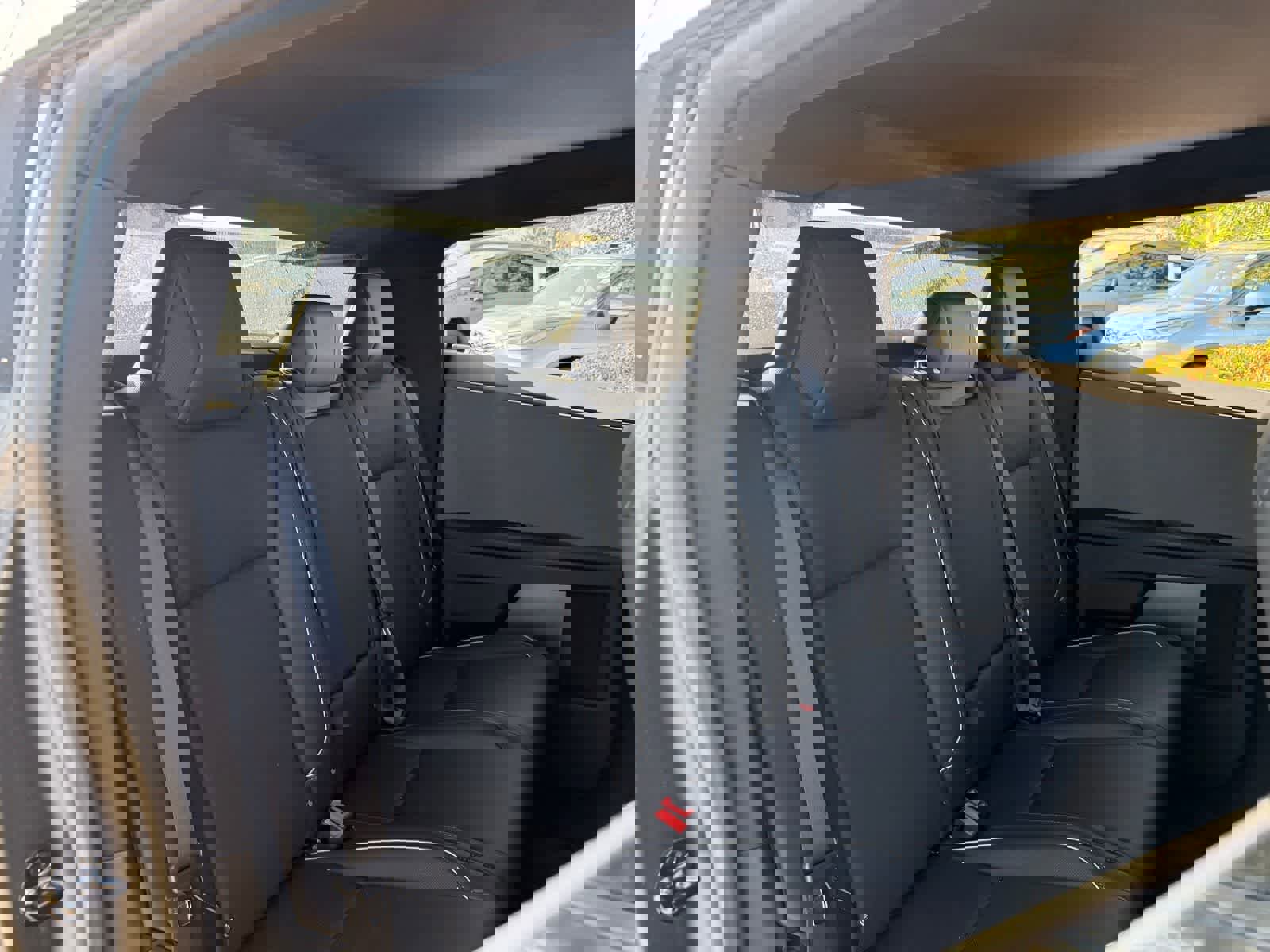 Used 2024 Tesla Cybertruck AWD Crew Cab image 11