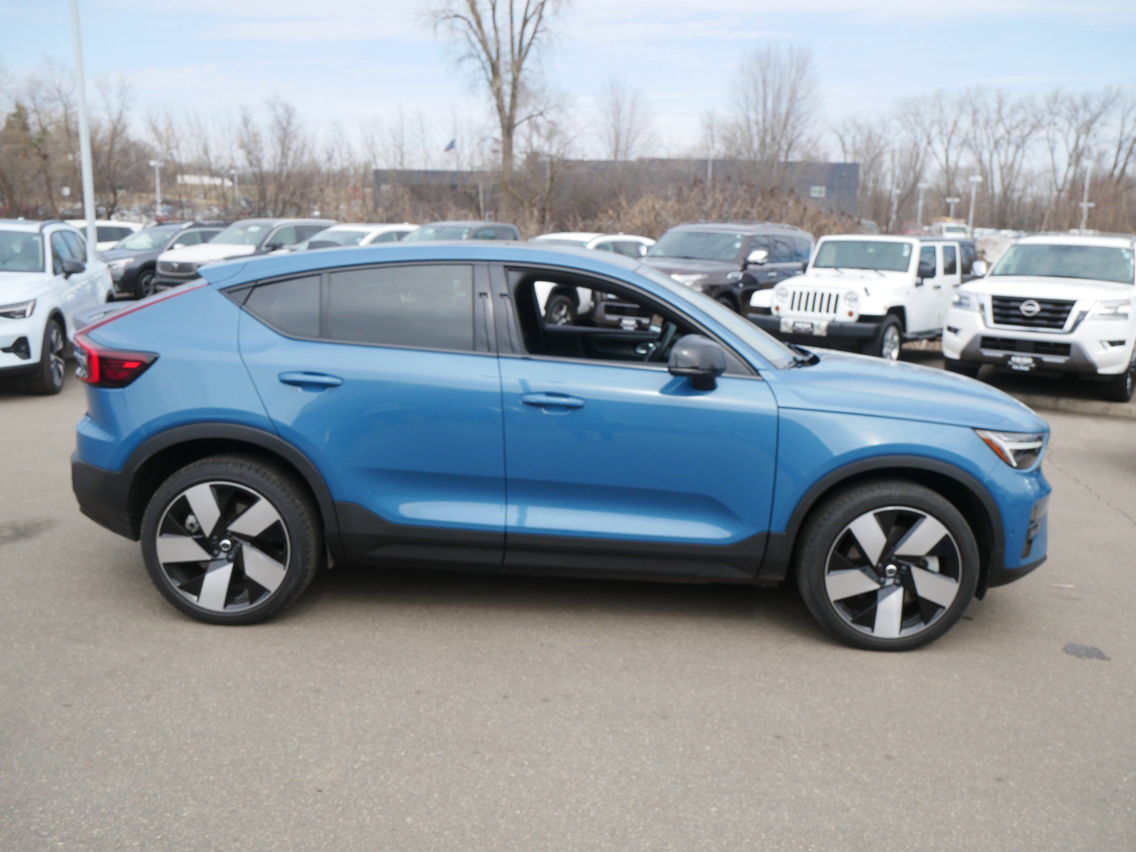 Certified 2023 Volvo C40 P8 Recharge Ultimate image 8