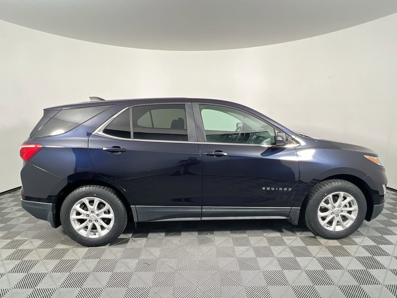 Used 2021 Chevrolet Equinox LT AWD/4WD image 2