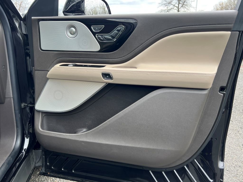 Certified 2022 Lincoln Aviator Reserve w/ Equipment Group 201A image 26