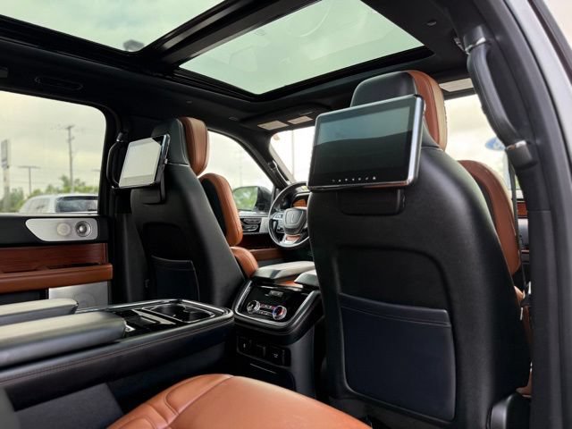 Used 2018 Lincoln Navigator Reserve w/ Technology Package AWD/4WD image 7