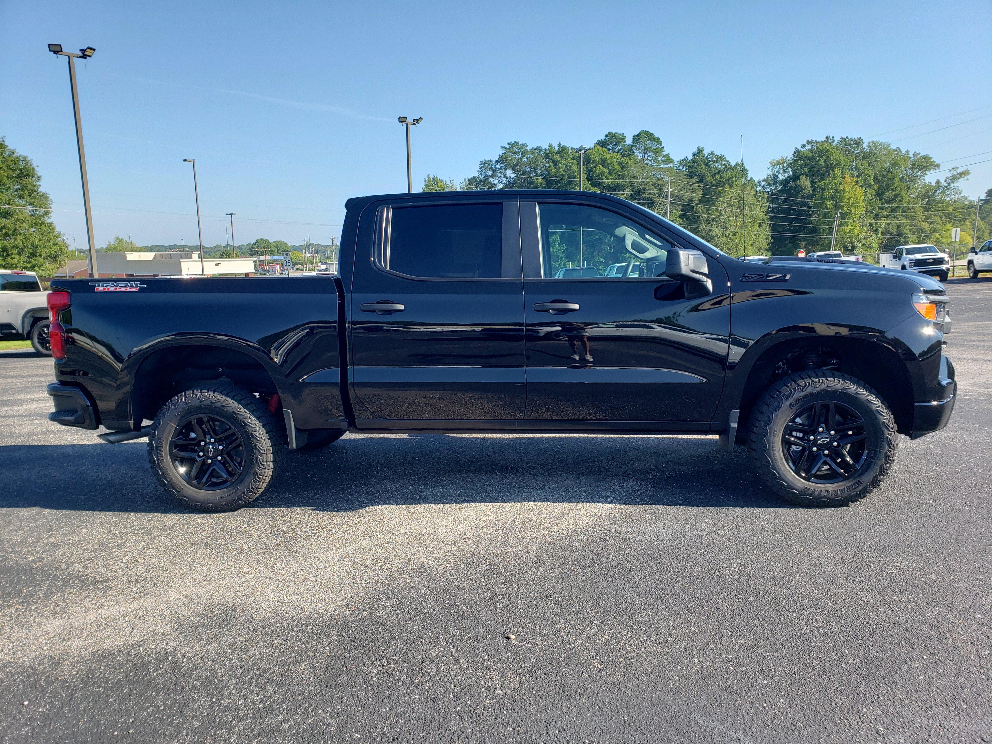 New 2026 Chevrolet Silverado 1500 Custom Trail Boss w/ LPO, Dark Essentials Package AWD/4WD image 5