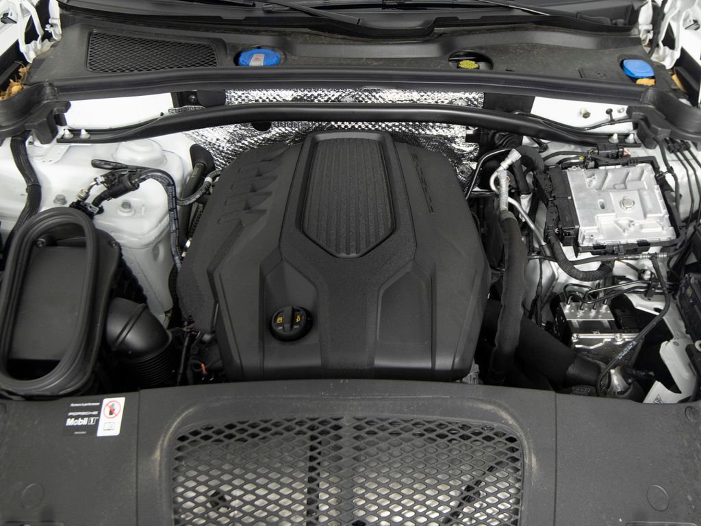 Certified 2025 Porsche Macan image 40