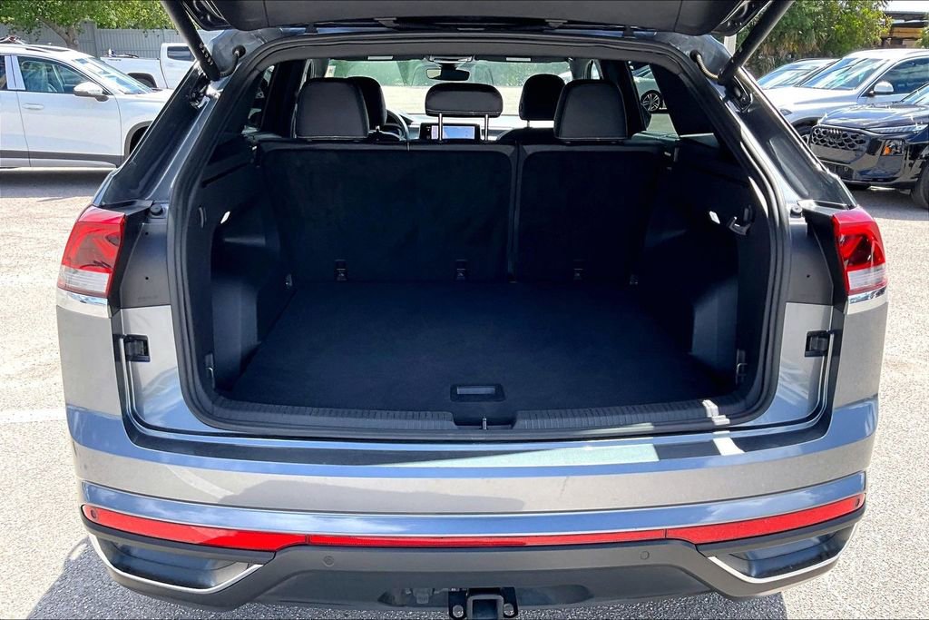 Certified 2025 Volkswagen Atlas Cross Sport SE FWD image 15