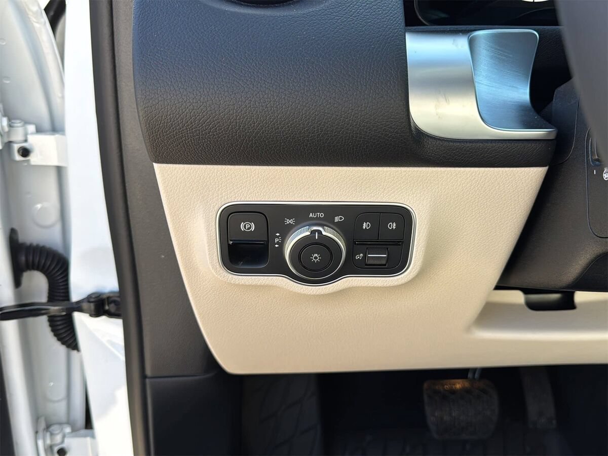 New 2026 Mercedes-Benz GLB 250 image 21