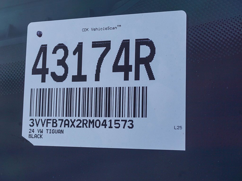 Used 2024 Volkswagen Tiguan S image 27