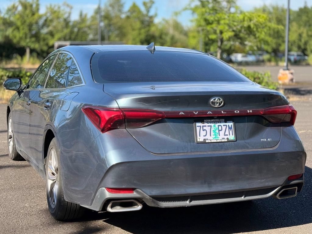 Used 2021 Toyota Avalon XLE FWD image 3