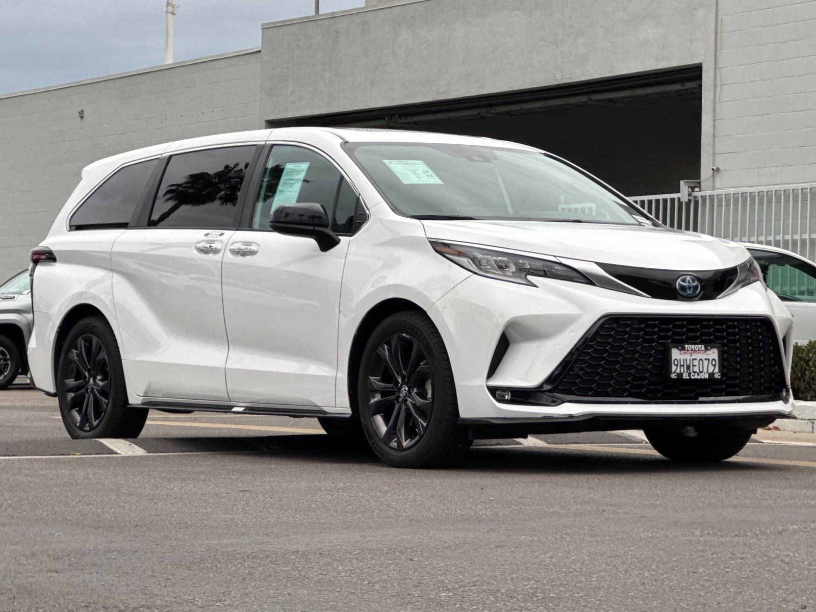 Used 2023 Toyota Sienna XSE image 8