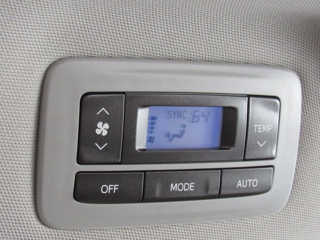 Used 2020 Toyota Sienna L FWD image 27