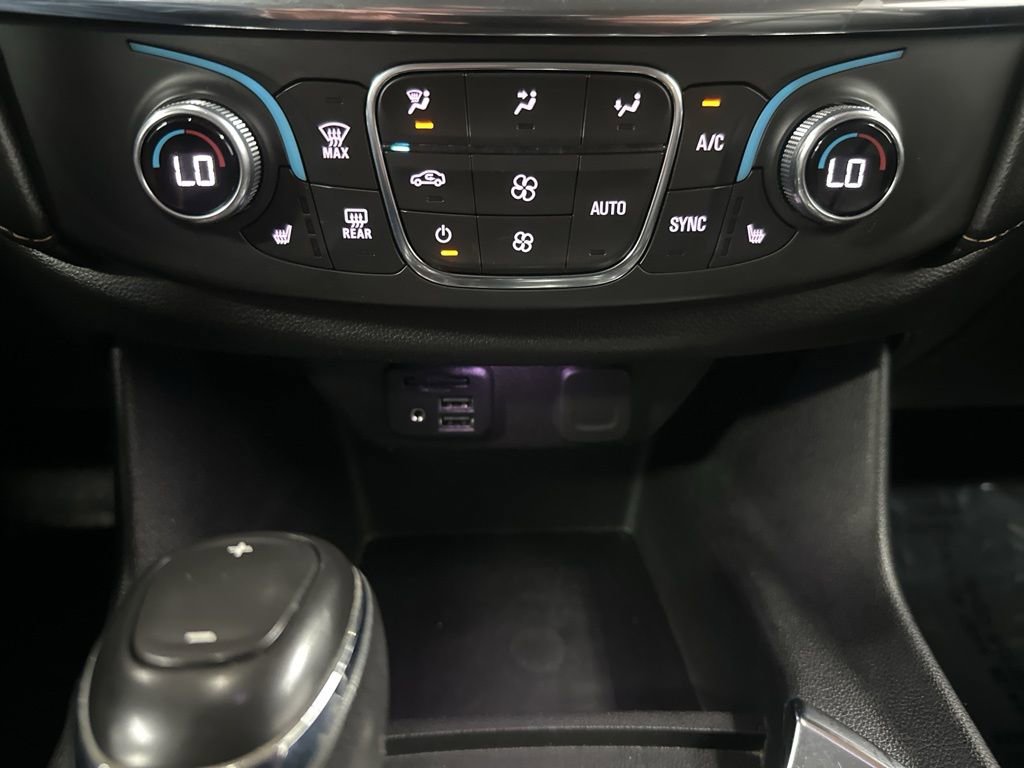 Used 2021 Chevrolet Traverse RS AWD/4WD image 25