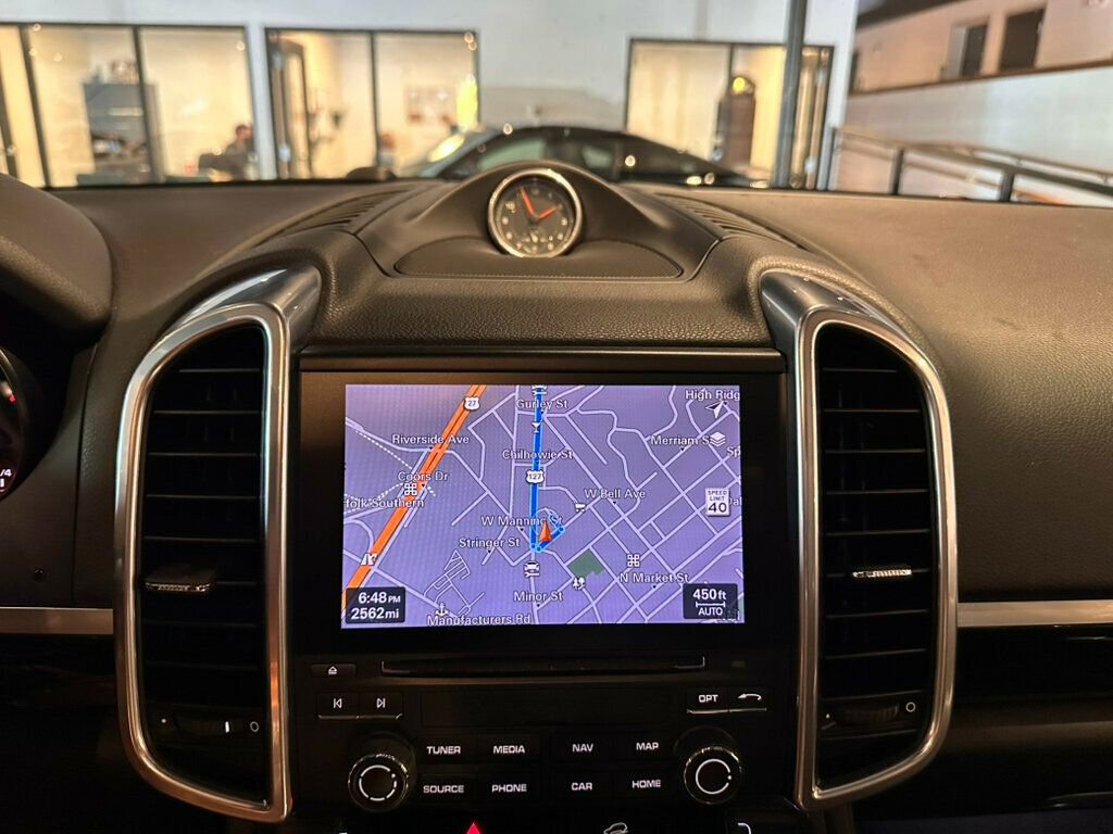 Used 2018 Porsche Cayenne AWD/4WD image 17