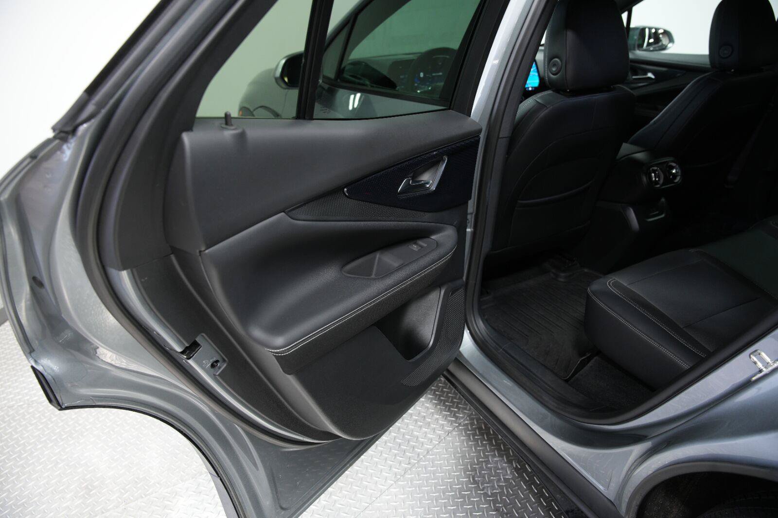 Certified 2024 Chevrolet Blazer EV LT AWD/4WD image 32