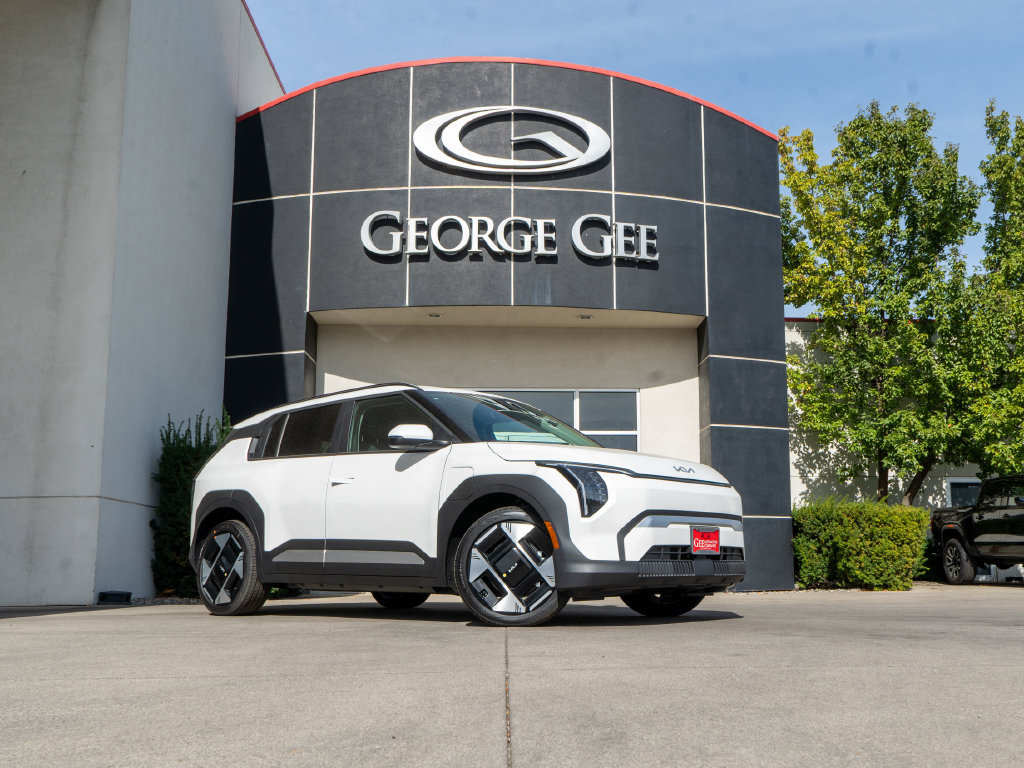 New 2027 Kia EV3 Wind AWD/4WD image 1